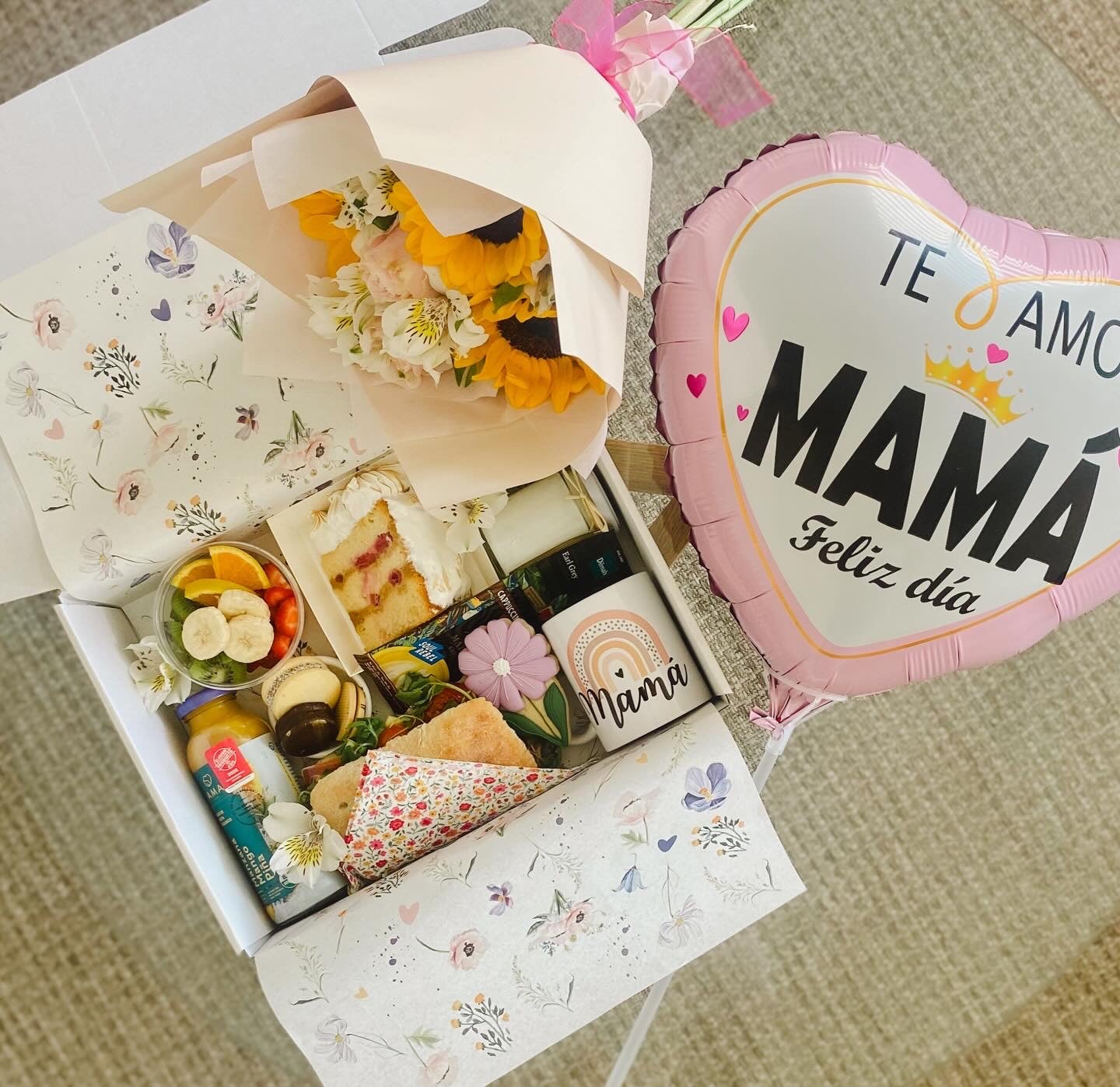 Mamá + Flores