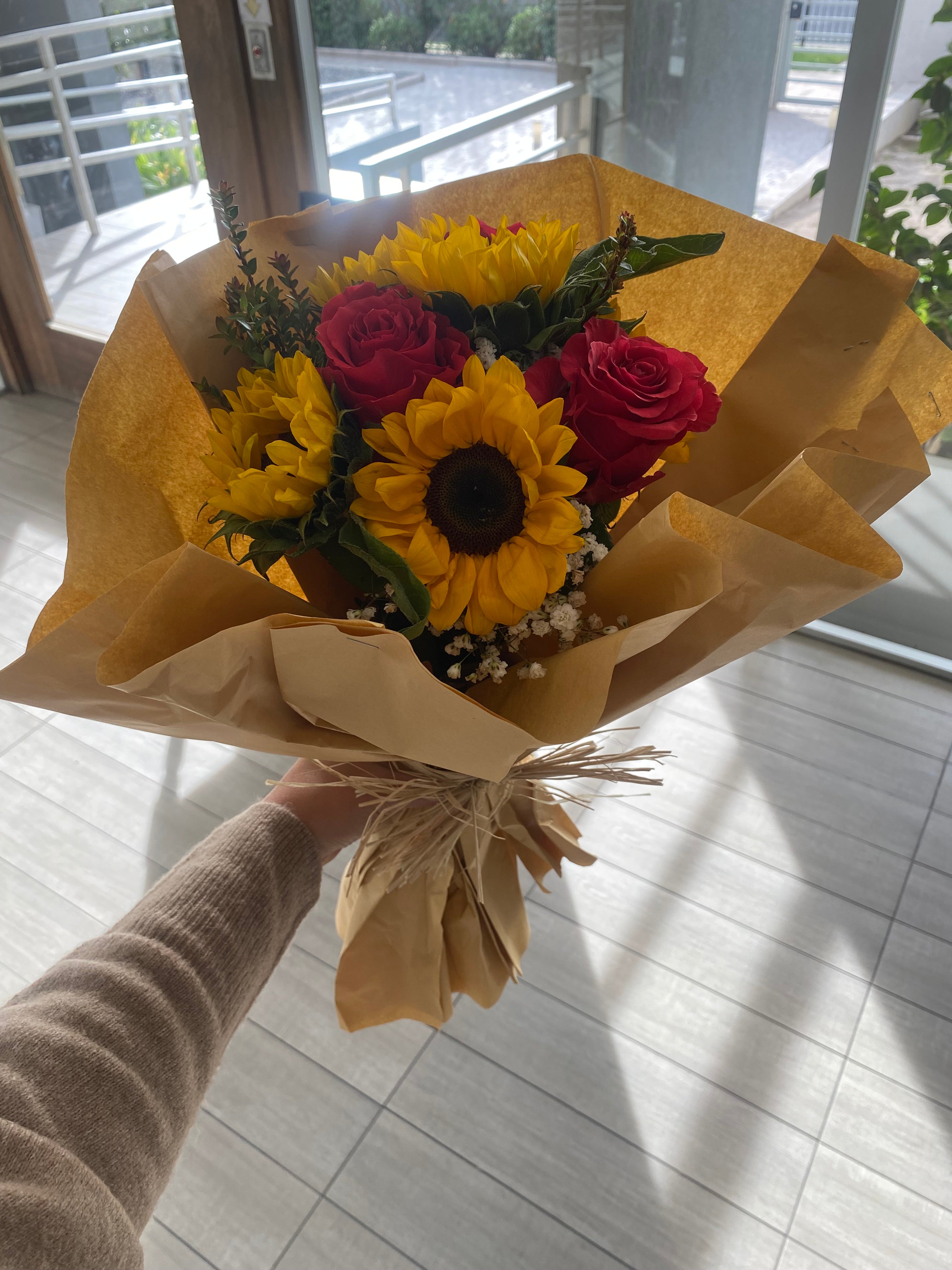 Ramo girasoles y rosas